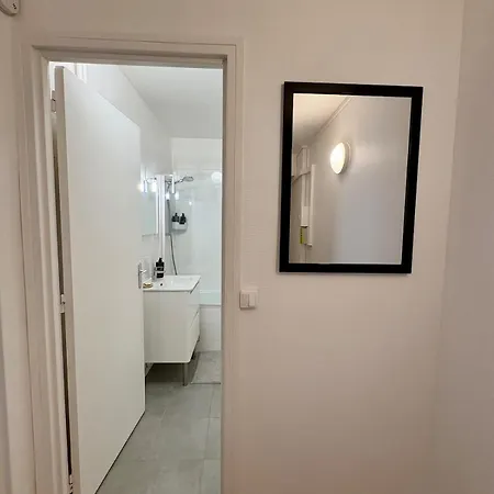 Apartament Typical Parisian With Balcony, Eiffel Tower Paryż