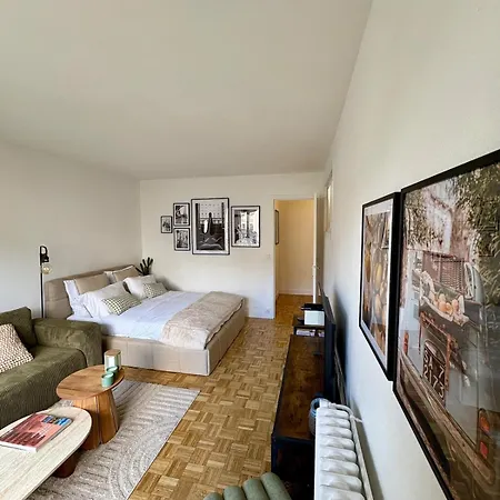 Typical Parisian With Balcony, Eiffel Tower Apartment