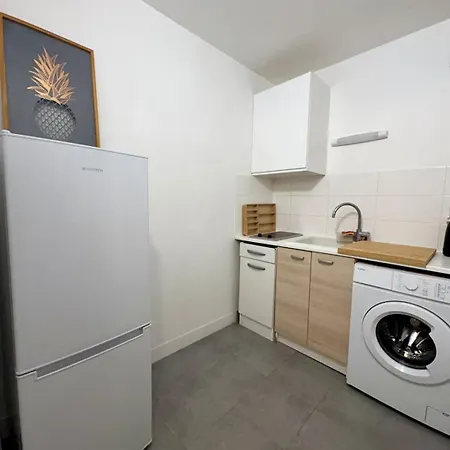 Apartman Typical Parisian With Balcony, Eiffel Tower Párizs