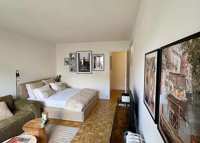 Typical Parisian With Balcony, Eiffel Tower Apartmán