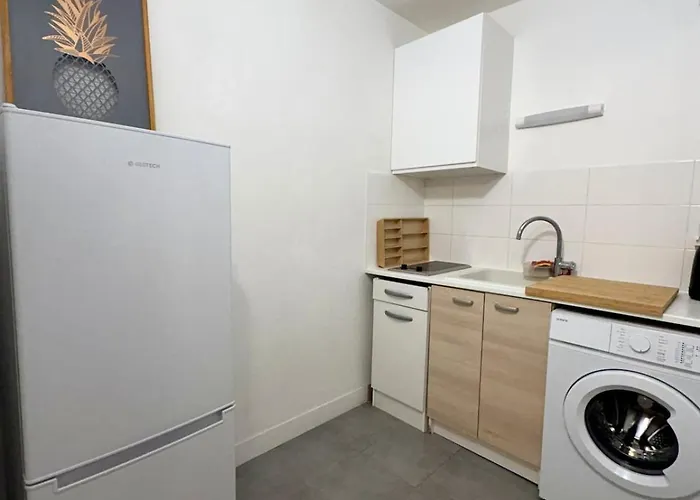 Apartmán Typical Parisian With Balcony, Eiffel Tower Paříž