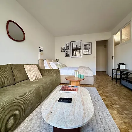 Typical Parisian With Balcony, Eiffel Tower Appartamento Parigi