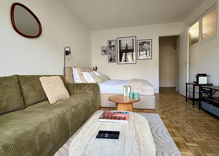 Typical Parisian With Balcony, Eiffel Tower Appartamento Parigi