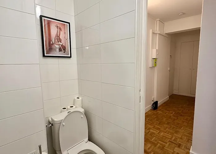 Typical Parisian With Balcony, Eiffel Tower * Parigi